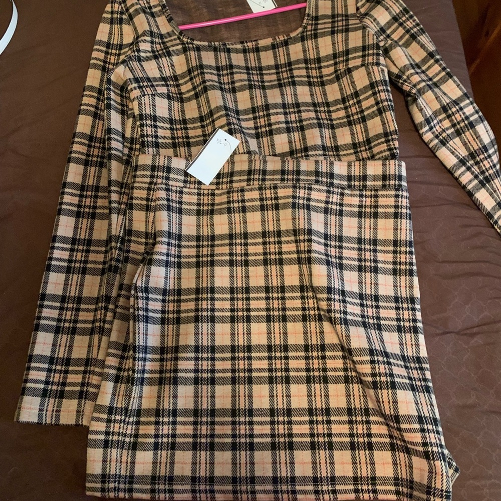 Large 2 piece skirt set.